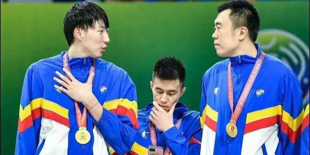 黄渤坚持跳舞，秒变王一博 2022-05-27 5月27日，由黄渤、王一博领衔主演的电影《热烈》官宣正式开机。