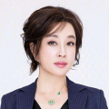2025-07-27 电影《巴扎喜事》以新疆喀什地区为背景，通过乐器制作人克力木与音乐爱好者亚力坤因一把传承三百年的乐器引发的矛盾，串联起两代人的爱情与和解，展现了新疆各民族群众勇敢追求梦想、坚守真善美的动人画卷。